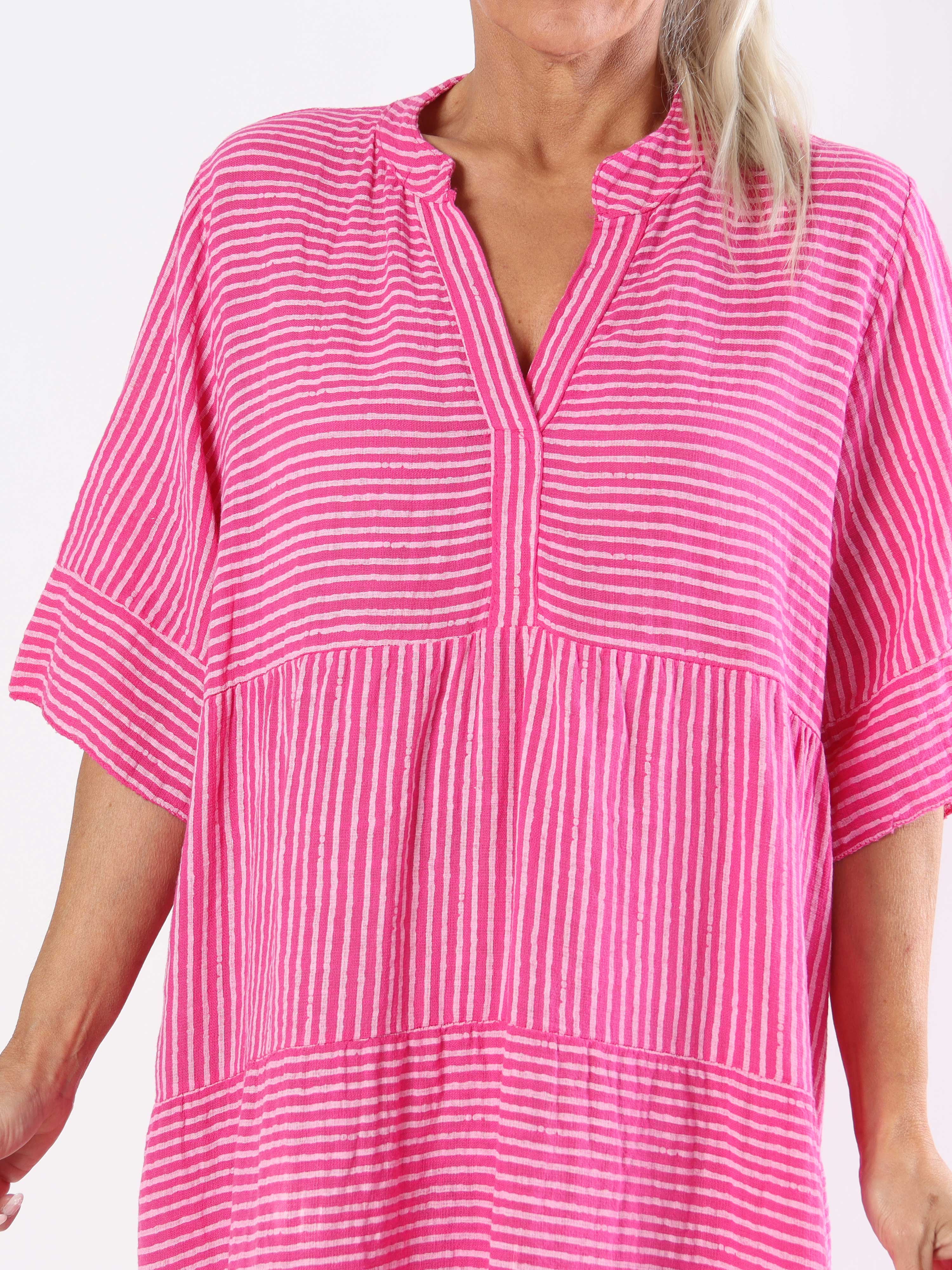 Jenni - Sød stribet plus size bomuldskjole i hør lignende stof